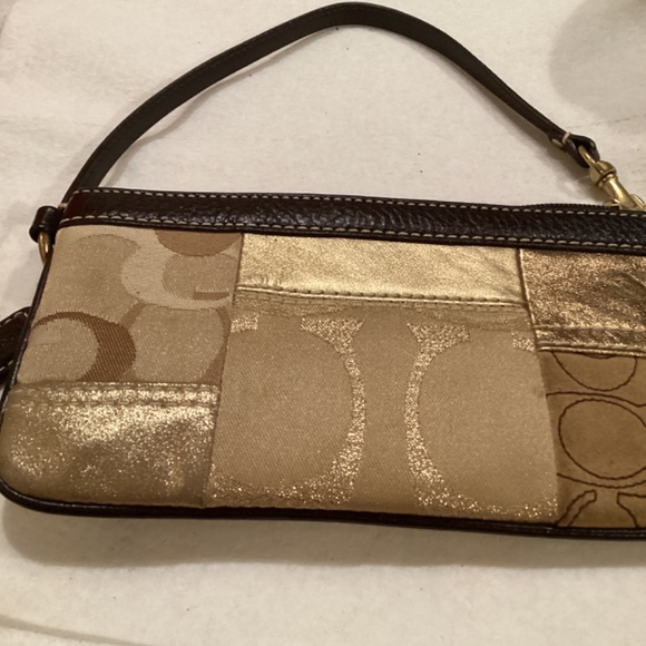 Vintage Coach Wristlet Gold Pattern - Picture 7 of 7